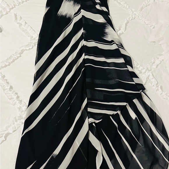 White House Black Market Black and White Halter Dress 6 - Picture 3 of 7